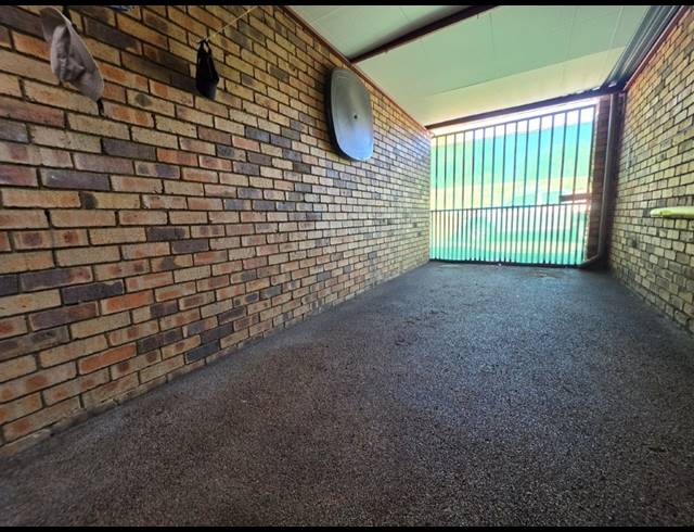 2 BEDROOM TOWNHOUSE FOR SALE IN NEW REDRUTH